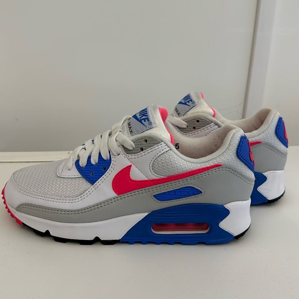 NIKE Air Max 90 Women’s Hot Coral size 7.5